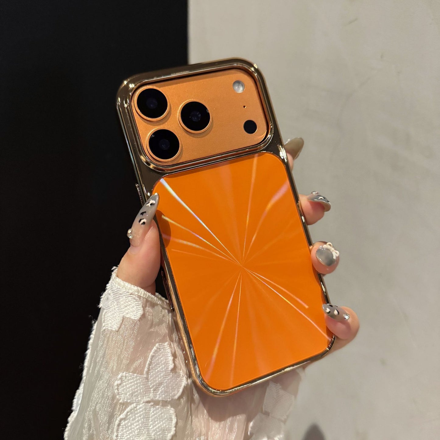 Electroplated CD Pattern Simple Shatter-resistant Fashion Protective Shell. Shop Now 🛍️
